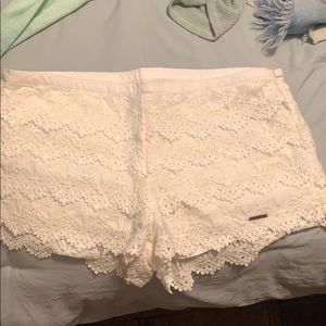 White/cream shorts